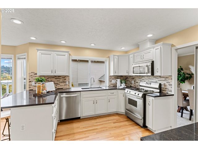 13931 Se ROLLING MEADOWS Dr, Happy Valley, OR 97086