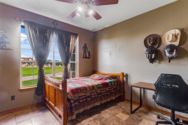 106 Deep Lake DR, Liberty Hill, TX 78642