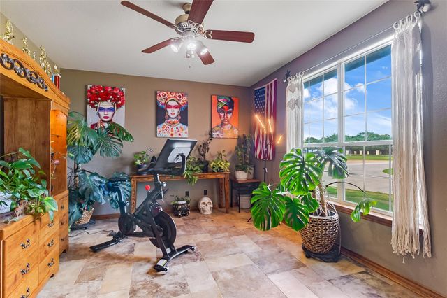 106 Deep Lake DR, Liberty Hill, TX 78642