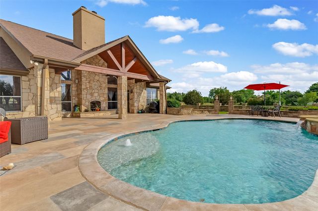 106 Deep Lake DR, Liberty Hill, TX 78642