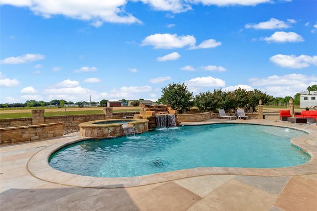 106 Deep Lake DR, Liberty Hill, TX 78642
