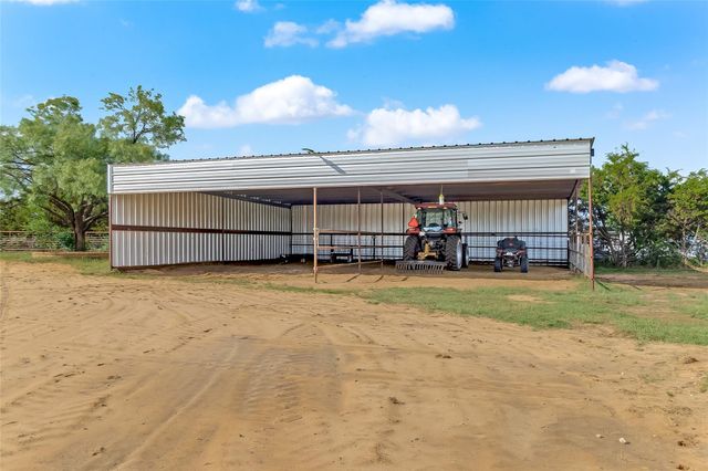 106 Deep Lake DR, Liberty Hill, TX 78642
