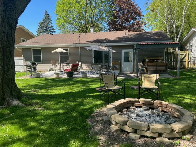 201 Lilac Lane, North Aurora, IL 60542