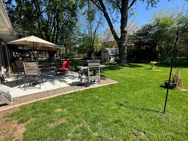 201 Lilac Lane, North Aurora, IL 60542
