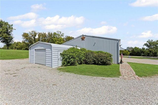 2400 S Outer Belt Road, Oak Grove, MO 64075