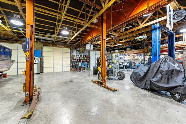 2400 S Outer Belt Road, Oak Grove, MO 64075