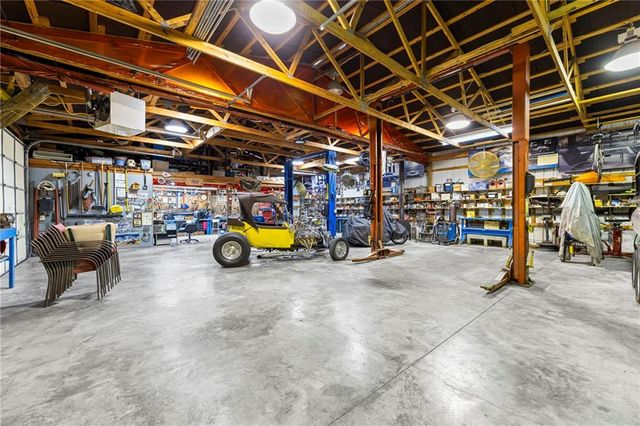 2400 S Outer Belt Road, Oak Grove, MO 64075