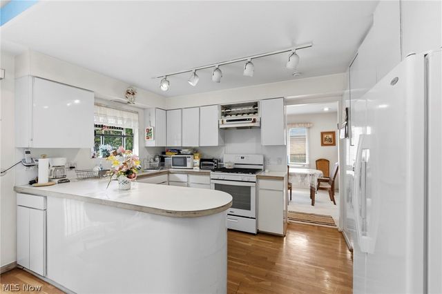 2619 S Green Road, Beachwood, OH 44122