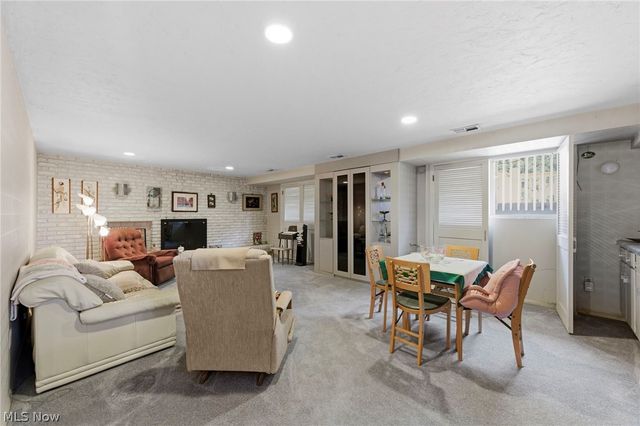 2619 S Green Road, Beachwood, OH 44122