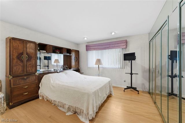 2619 S Green Road, Beachwood, OH 44122