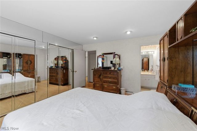 2619 S Green Road, Beachwood, OH 44122