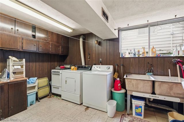 2619 S Green Road, Beachwood, OH 44122