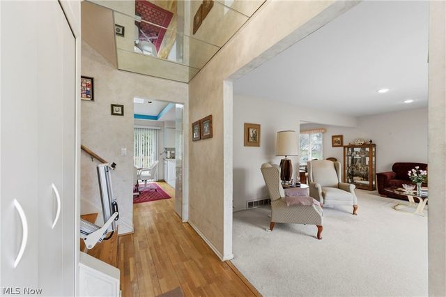 2619 S Green Road, Beachwood, OH 44122