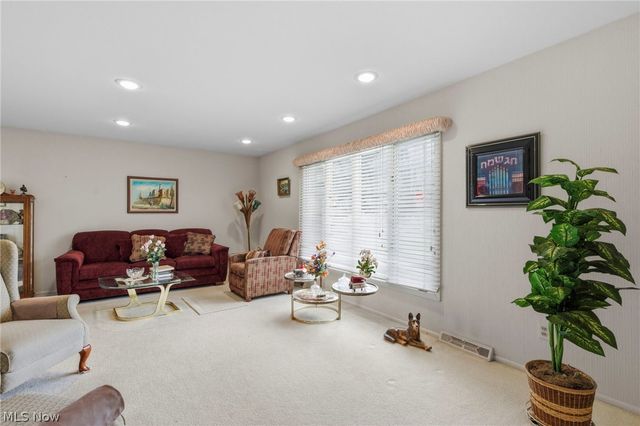 2619 S Green Road, Beachwood, OH 44122