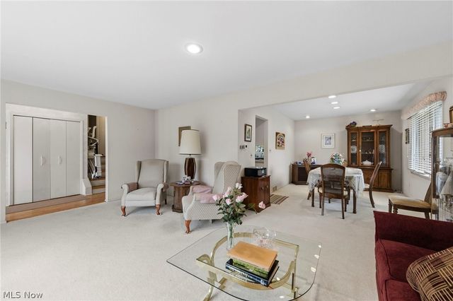 2619 S Green Road, Beachwood, OH 44122