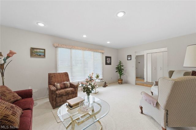 2619 S Green Road, Beachwood, OH 44122