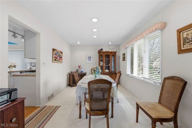 2619 S Green Road, Beachwood, OH 44122