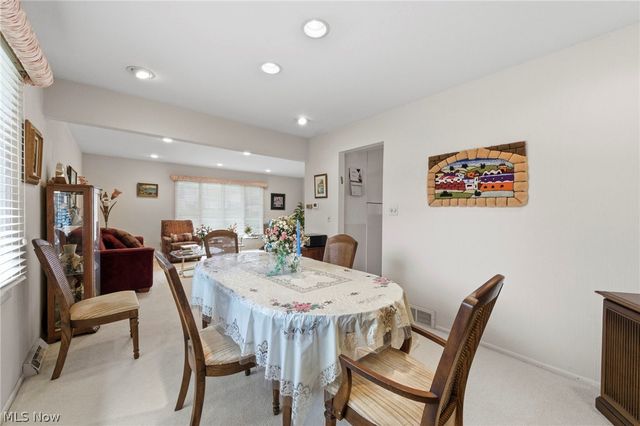 2619 S Green Road, Beachwood, OH 44122