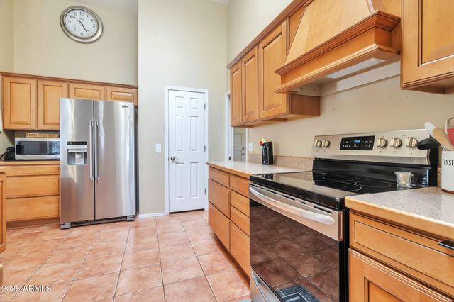 6102 W SHANGRI LA Road, Glendale, AZ 85304