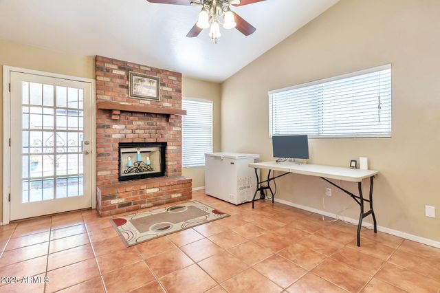 6102 W SHANGRI LA Road, Glendale, AZ 85304