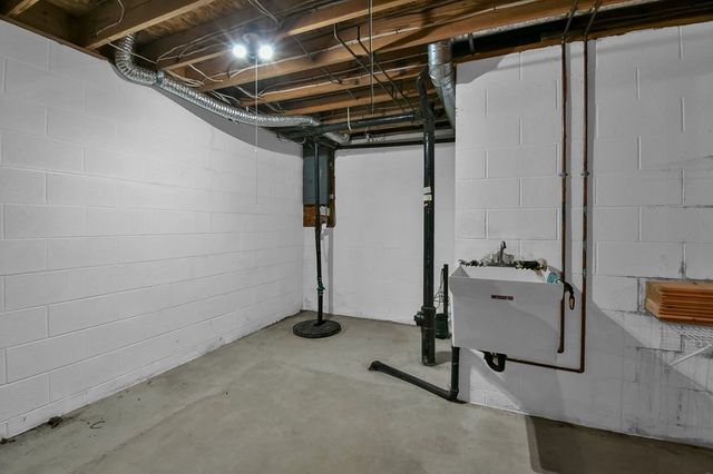 930 W Linden Circle, Mansfield, OH 44906