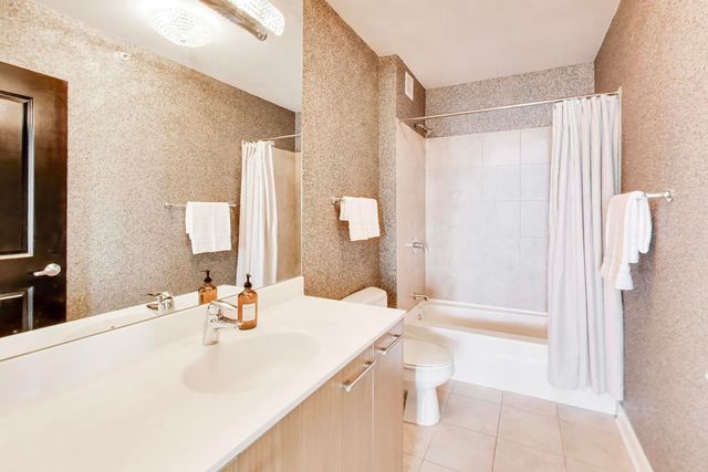 225 N Columbus Drive 7702, Chicago, IL 60601