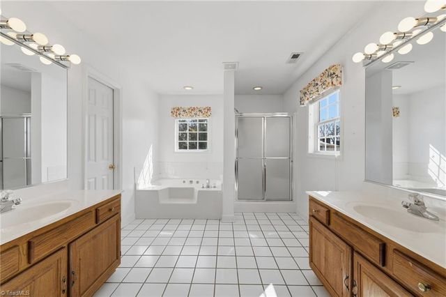 6012 Aaron Place Lane, Kernersville, NC 27284