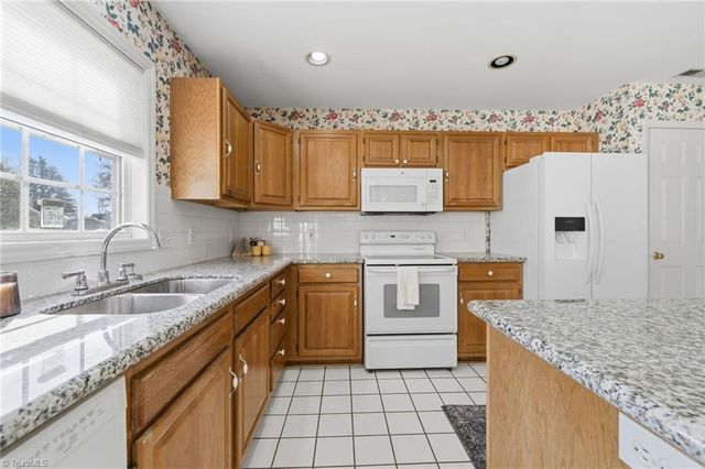 6012 Aaron Place Lane, Kernersville, NC 27284