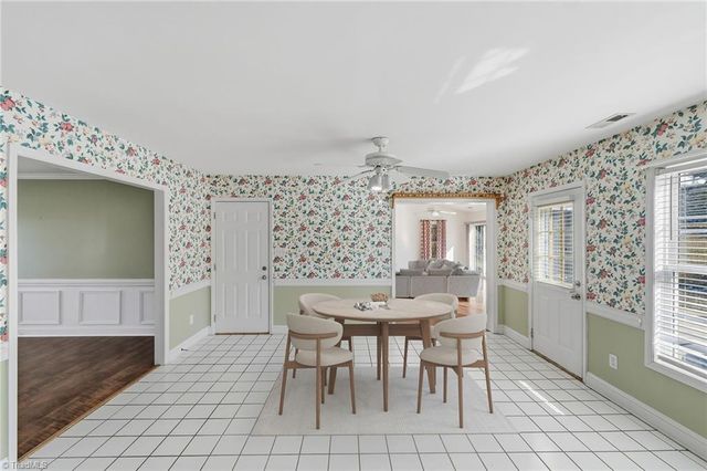 6012 Aaron Place Lane, Kernersville, NC 27284