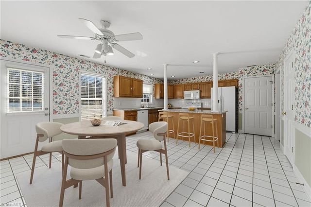 6012 Aaron Place Lane, Kernersville, NC 27284