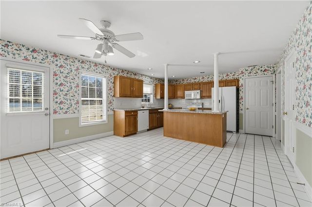 6012 Aaron Place Lane, Kernersville, NC 27284