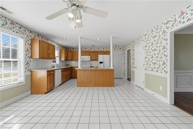 6012 Aaron Place Lane, Kernersville, NC 27284