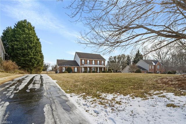 6012 Aaron Place Lane, Kernersville, NC 27284