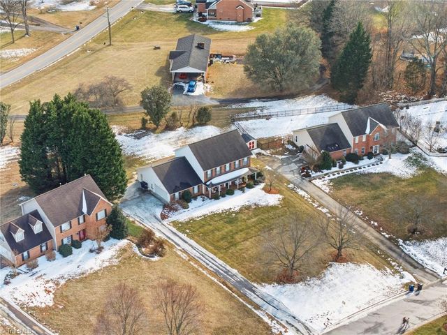 6012 Aaron Place Lane, Kernersville, NC 27284