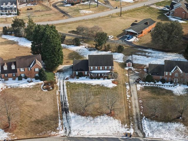 6012 Aaron Place Lane, Kernersville, NC 27284