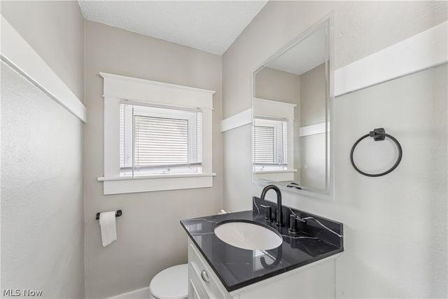 252 17th Street NW, Barberton, OH 44203