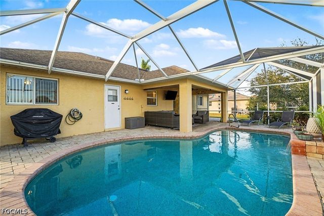 2727 SW 2nd CT, Cape Coral, FL 33914