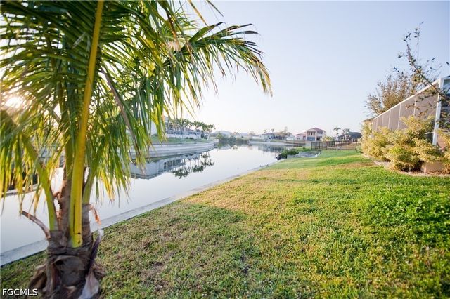 2727 SW 2nd CT, Cape Coral, FL 33914