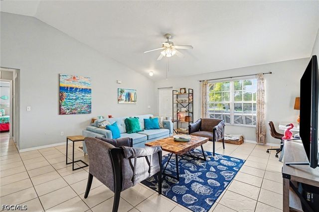 2727 SW 2nd CT, Cape Coral, FL 33914