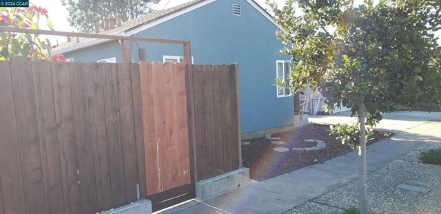 6130 Van Fleet Ave, Richmond, CA 94804