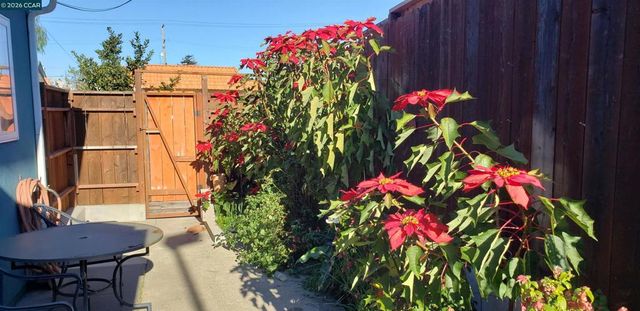 6130 Van Fleet Ave, Richmond, CA 94804