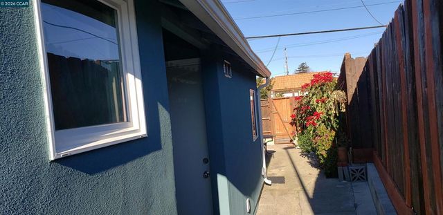 6130 Van Fleet Ave, Richmond, CA 94804