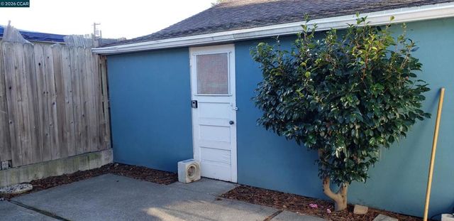 6130 Van Fleet Ave, Richmond, CA 94804