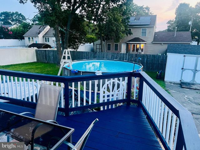 372 NAUTILUS DR, Manahawkin, NJ 08050
