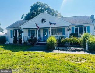 372 NAUTILUS DR, Manahawkin, NJ 08050