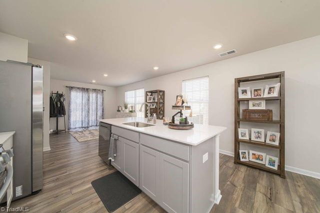 6015 Red Pheasant Drive, Kernersville, NC 27284