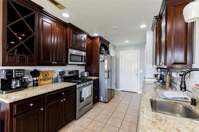 806 Henrietta Place, Lowell, AR 72745