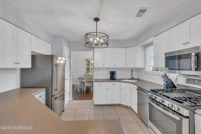 22 Diamond Lane, Howell, NJ 07731