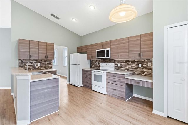 2412 RUNYON CIRCLE, Orlando, FL 32837