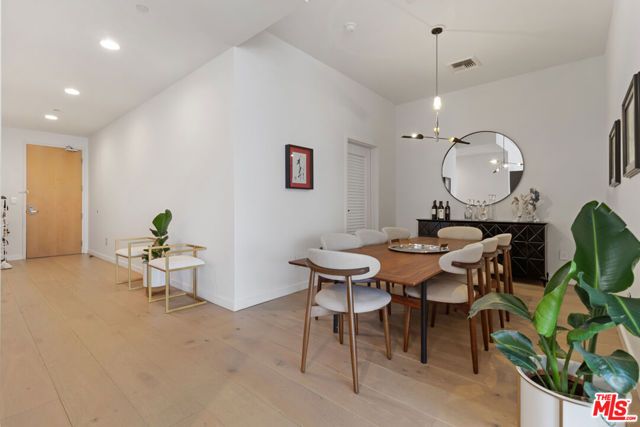 801 S Grand Avenue 2211, Los Angeles, CA 90017